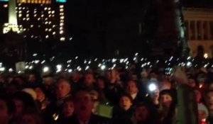 Kiev: La foule chante la victoire