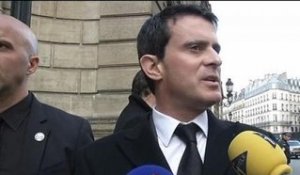 Valls: "la droite doit prendre ses responsabilités" - 26/02