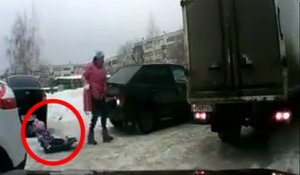 Inconscience : elle laisse trainer sa fille au sol derrière une voiture !