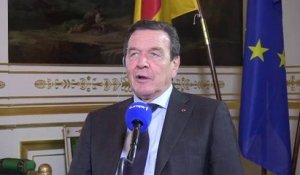 Schröder, défenseur de François Hollande