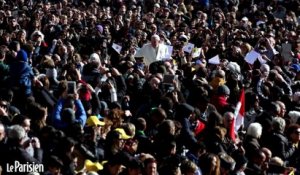 Rome : un an après son élection, le pape François enflamme les cœurs