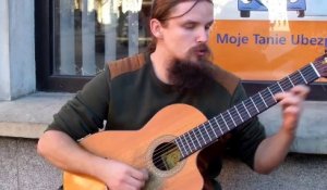 Mariusz Goli, l'incroyable guitariste de rue en Pologne