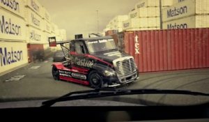 Course de folie : camion contre voiture... Drift et Stunt de dingue!