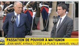 Passation de pouvoir entre Valls et Ayrault à Matignon