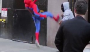 Un faux Spider-Man recrée une vraie scène du film