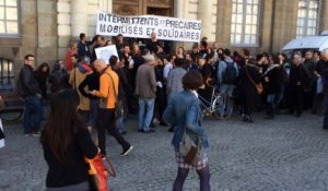 Une cinquantaine d'intermittents manifestent