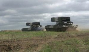Les forces russes s'exercent en tirant des roquettes non loin de la frontière ukrainienne