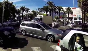 Menacer un gars avec un pistolet, devant les flics! Road rage débile!