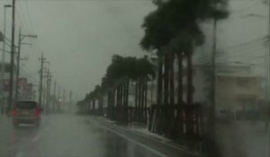 Le typhon Vongfong balaie le sud du Japon, déjà 12 blessés