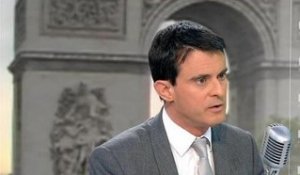Manuel Valls "écœuré des critiques" à l'égard de François Hollande - 03/05