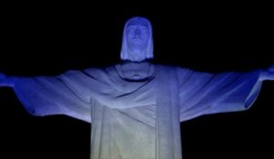 Le Christ rédempteur de Rio en bleu-blanc-rouge