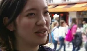 Quand deux touristes chinoises testent l'amabilité d'un garçon de café à Paris