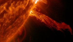 Jet de plasma à la surface du soleil
