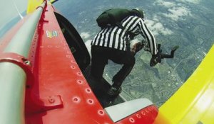 Un nouveau sport de combat : Full Contact Skydiving, baston dans les air, en chute libre!