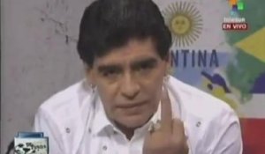 Le doigt d'honneur de Maradona au président de la Fédération argentine [VOSTFR]