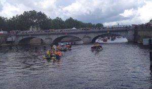 D'étranges objets flottants sur la Mayenne