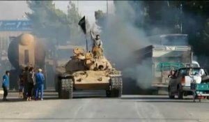 Les jihadistes de l'Etat islamique paradent avec des missiles dans le nord de la Syrie