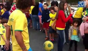 Mondial 2014: Le sosie (pourri) de David Luiz sait aussi jongler