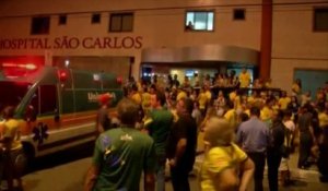 Mondial : les fans de Neymar massés à la sortie de l'hôpital
