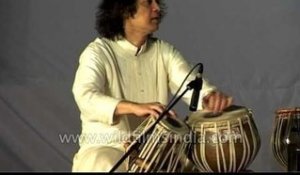 Tabla drum rhythm from India: Zakir Hussain