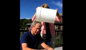 Le défi du seau d'eau : George W. Bush défie Bill Clinton