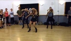 3 gars dansent en talon sur Beyoncé!