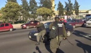 Un gendarme simule un accident de la route (Argentine)
