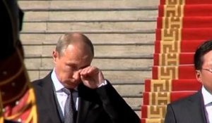 En Mongolie, Poutine sanglote en écoutant l'hymne russe