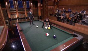 Hugh Jackman fait du billard-bowling avec Jimmy Fallon!