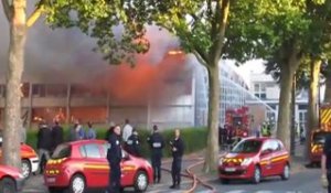 Un incendie spectaculaire détruit la piscine de Valenciennes !