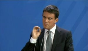"Jamais je ne dirai que j'ai honte de mon pays", répond Valls à Sarkozy