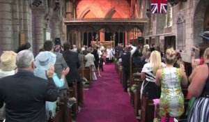 Flash Mob à l’église pour un mariage original.