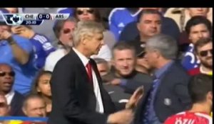 Arsene Wenger VS Jose Mourinho - Wenger pousse Mourinho