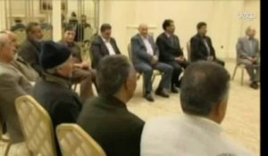 La télévision libyenne montre Kadhafi dans une réunion
