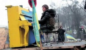 Concert de piano sur une barricade à Kiev