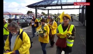 Vannes. Une centaine de Bellilois bloquent le rond-point du Carrefour