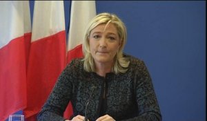 Le Pen répond aux critiques de Sarkozy: "Venant d'un tel Apollon..."