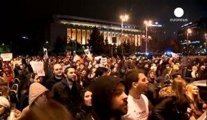 A deux jours de la présidentielle, des milliers de roumains réclament un vote "libre"
