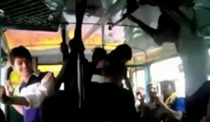 En Inde, deux sœurs victimes de harcelement dans un bus ripostent