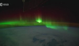 L'ISS survole des aurores boréales