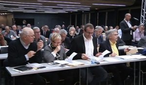 2 représentants d'Ecomouv prennent la parole devant les élus de Metz Métropole