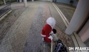 Un père Noël démoniaque et terrifiant : caméra cachée flippante!