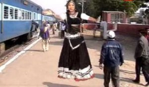 Rail Dhamida Pade Re | Lokgeet | New Song | Marwadi Desi "DANCE" | 2014
