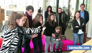 Olivier Audibert-Troin danse avec la Wii à la médiathèque de Draguignan