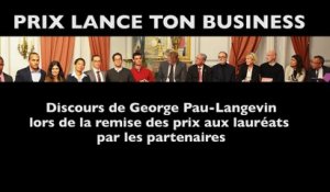 George Pau-Langevin, ministre des Outre-mer remet le prix des couveuses ultramarines