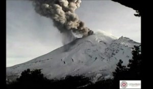 Le Popocatepetl crache des cendres sur 3,5 km au Mexique