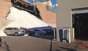 Un mur de sel s‘effondre et ensevelit des voitures