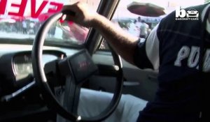Un chauffeur de taxi roule à l’envers depuis 11 ans en Inde