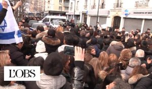 La Marseillaise chantée devant l'Hyper cacher à Paris