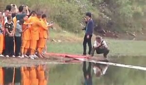 Un moine Shaolin parvient à courir 118 mètres sur l'eau !